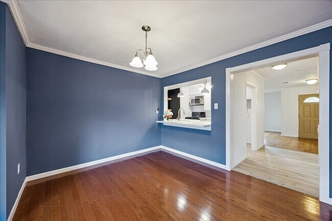 Building Photo - 1136 Oak Tree Dr