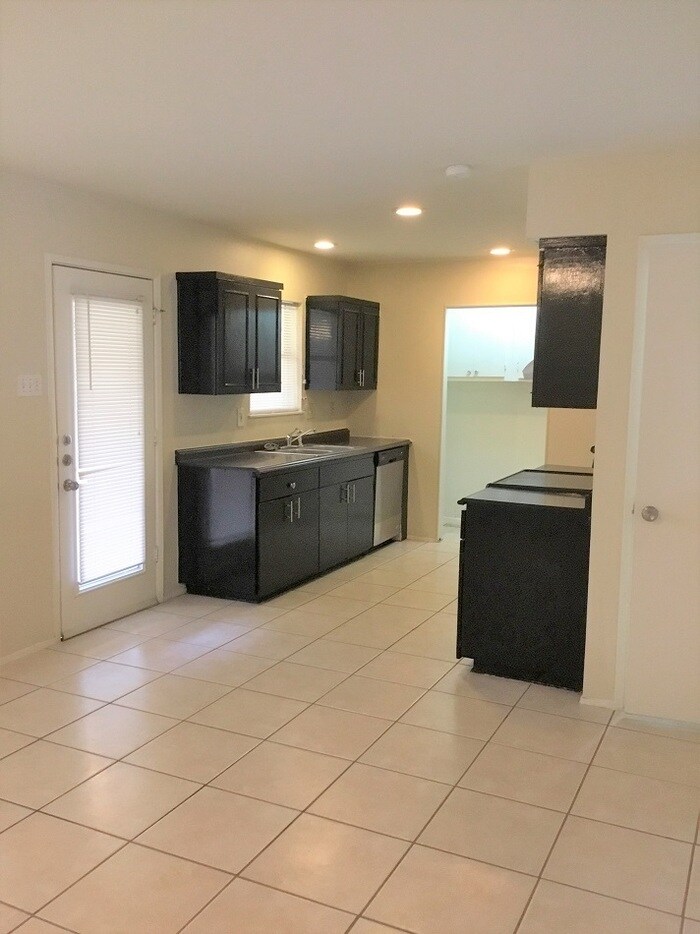 Building Photo - 117 Cooper St