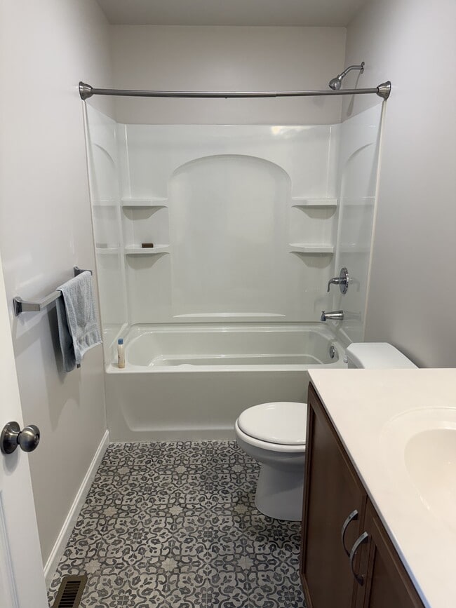 Building Photo - 166 Gwenedd Ln