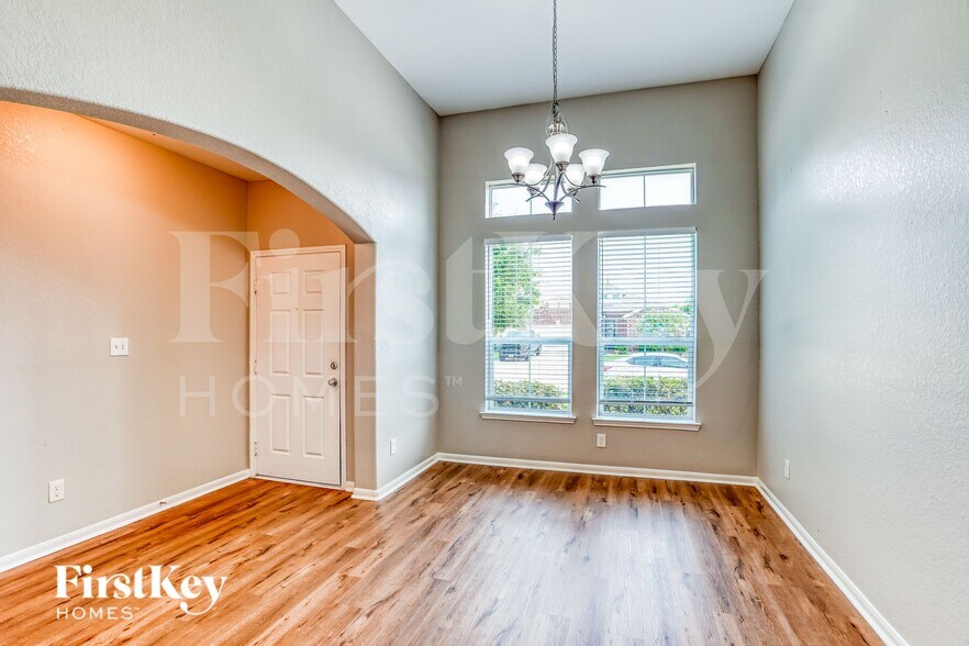 Building Photo - 4810 Bay Vista Dr