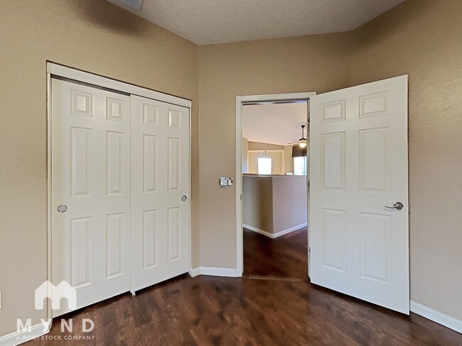 Building Photo - 231 W Flamingo Dr