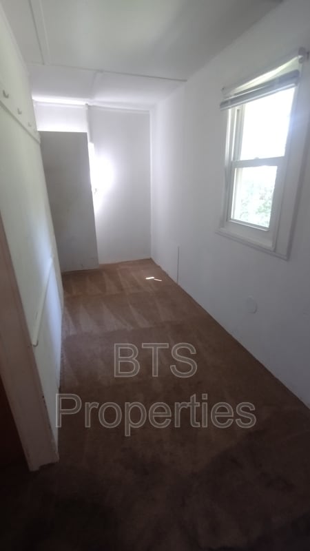 Building Photo - 1537 S Idaho St