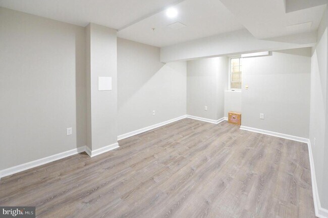 Building Photo - 200 Rolling Hill Dr
