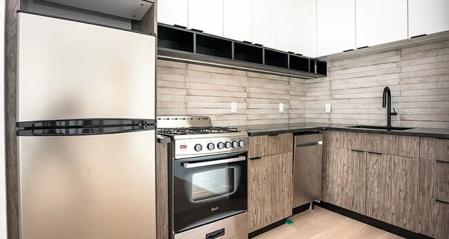 Building Photo - 491 Evergreen Avenue