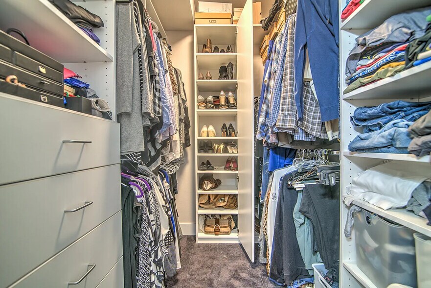 Building Photo - 2945 Umatilla St