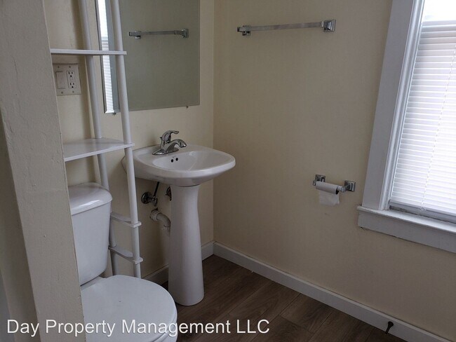 Building Photo - 2 br, 1 bath Apartment - 581 MT. Vernon St.