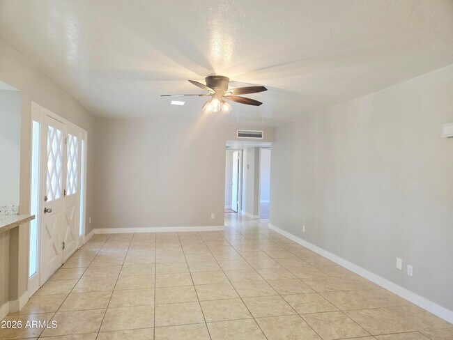 Building Photo - 5132 W Las Palmaritas Dr