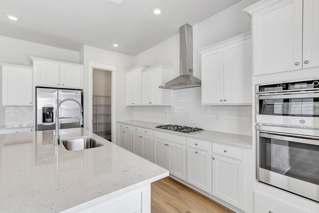 Building Photo - "Resort-Style Living Begins Right at Your ...