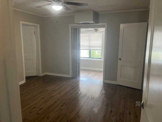 Building Photo - 1615 Cincinnati Ave