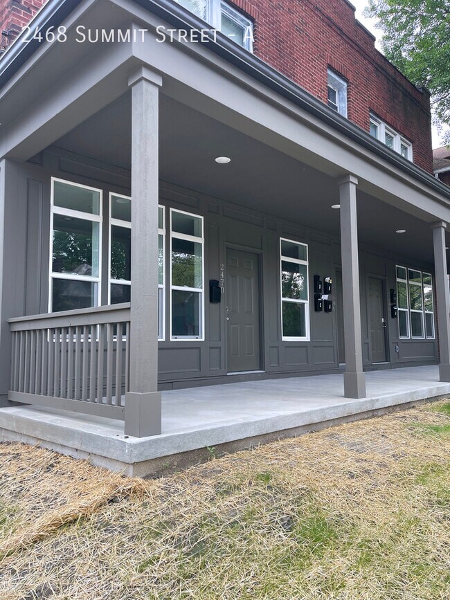 Building Photo - 2468 Summit St