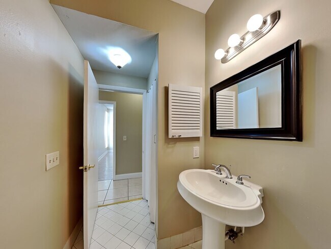 Building Photo - 1421 SW 85th Ave