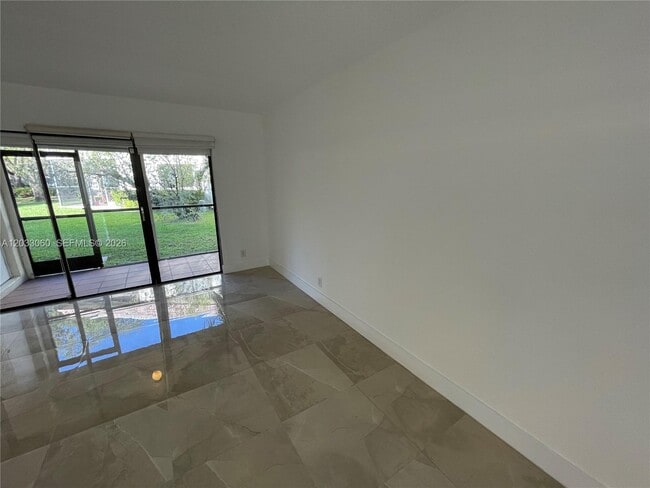 Building Photo - 409 Lakeview Dr