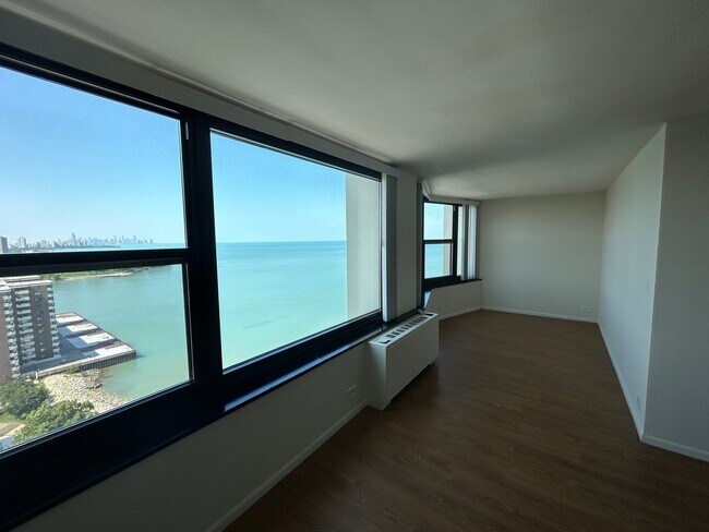 Building Photo - 7447 S South Shore Dr