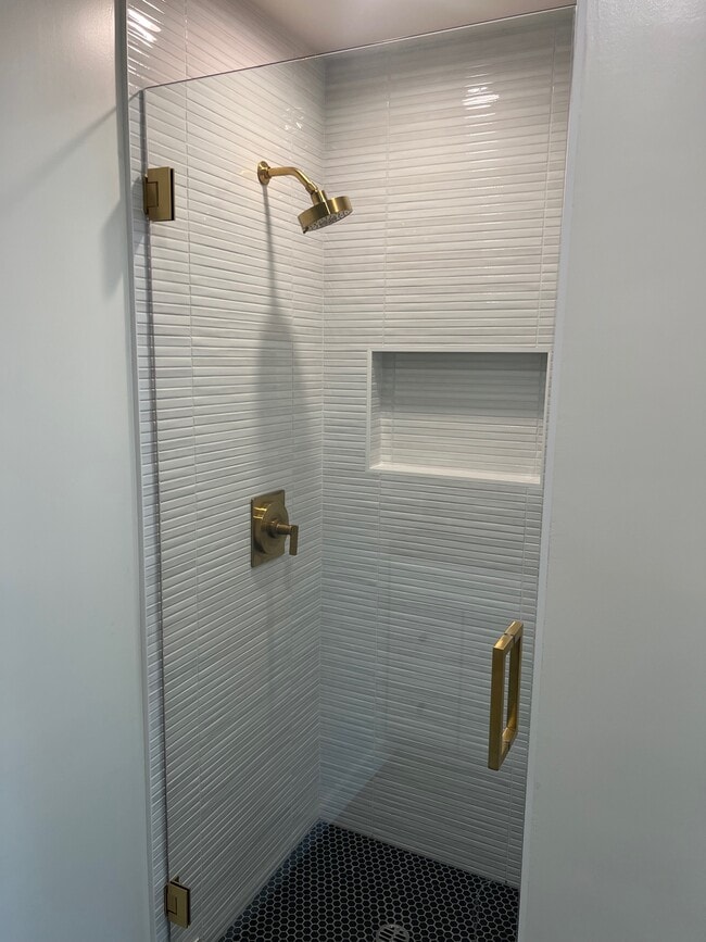Primary Shower - 919 Bayview Dr
