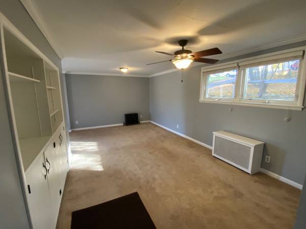 Building Photo - 109 E South Ave