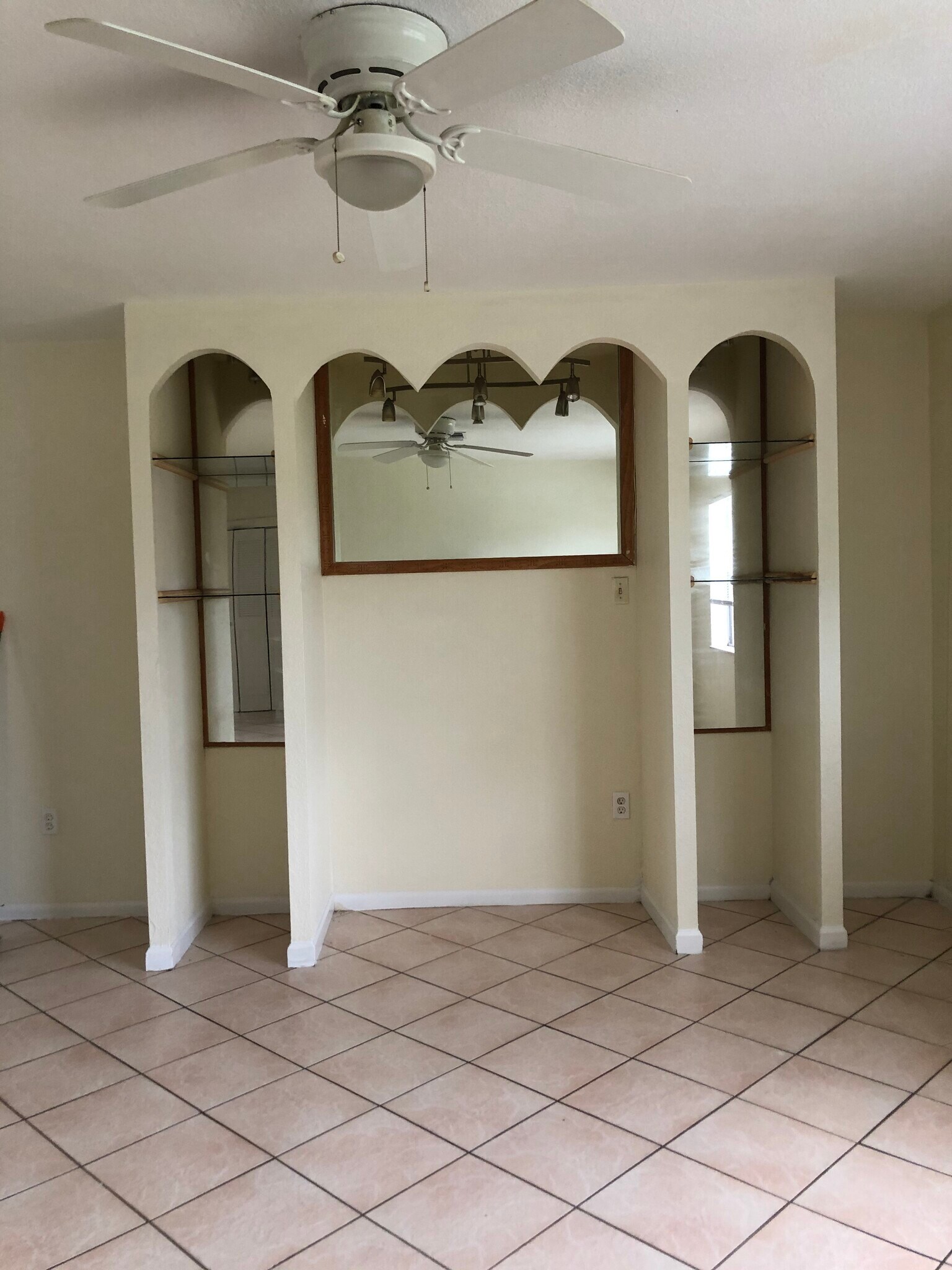 Building Photo - 1536 Barbarie Ln