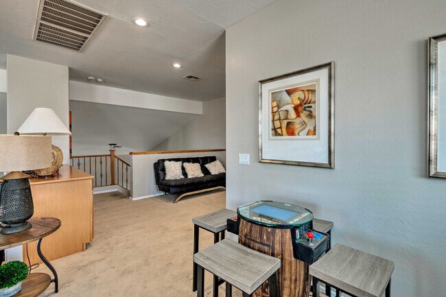 Building Photo - 8790 W Hayward Ave