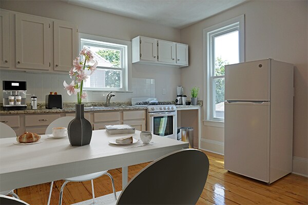 Primary Photo - 141 Brown St