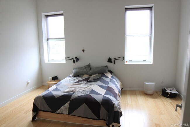 Building Photo - 217 Main St