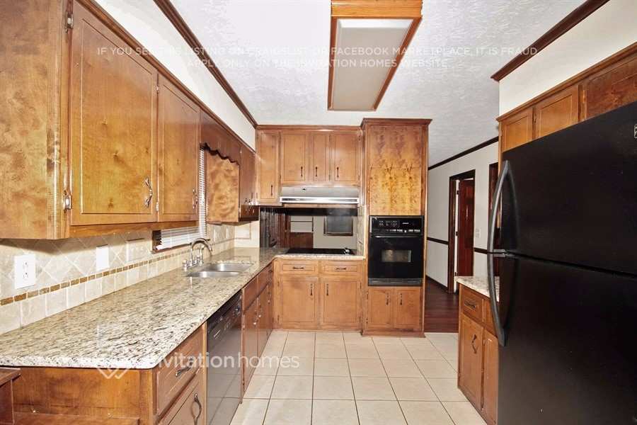 Building Photo - 4640 Mountain Creek Dr