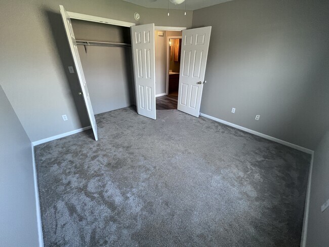 Building Photo - 54 W Plaza Blvd