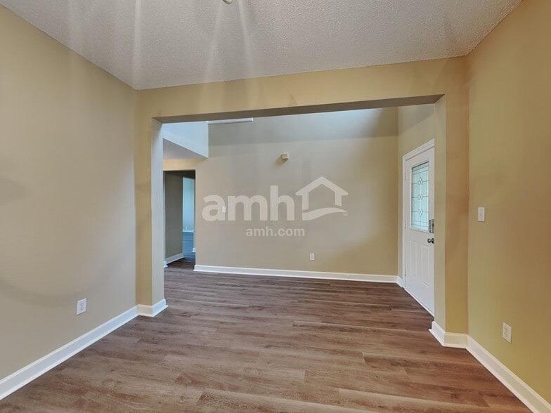 Building Photo - 5896 Monticello Square Ln