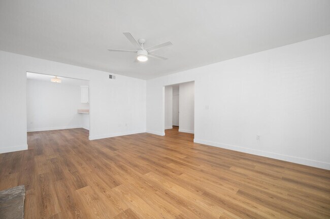 Building Photo - 2620 W Aurora St