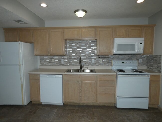 Building Photo - 8031 N Lawn Ave