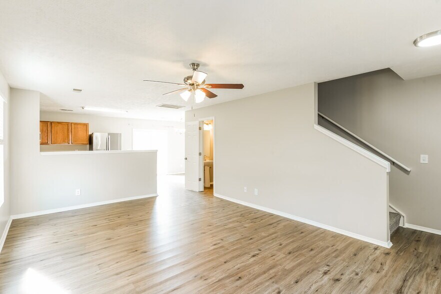 Building Photo - 2803 Creekbend Dr