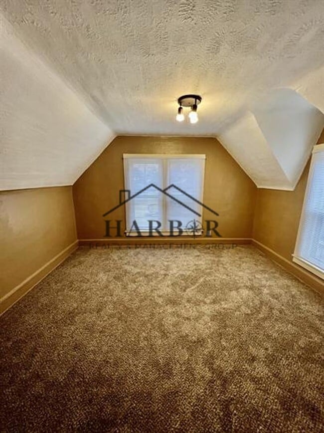 Building Photo - 403 10th St NW