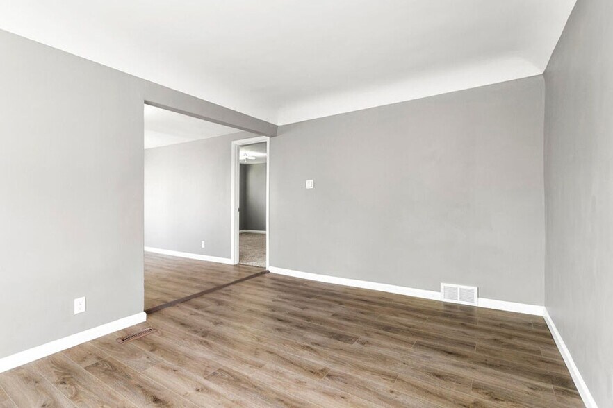 Building Photo - 5356 N 48th St