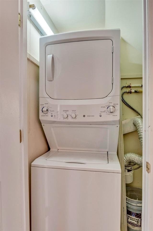 Building Photo - 2 Bedroom Condo at Garden Court!