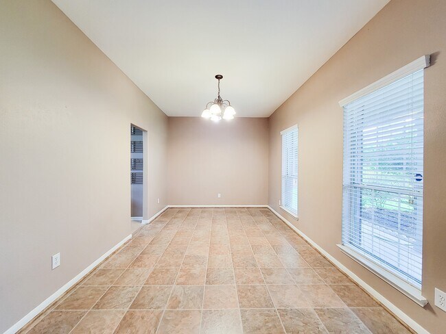 Building Photo - 819 Arlington Ln
