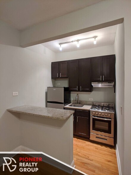 Building Photo - 4616 N Paulina St