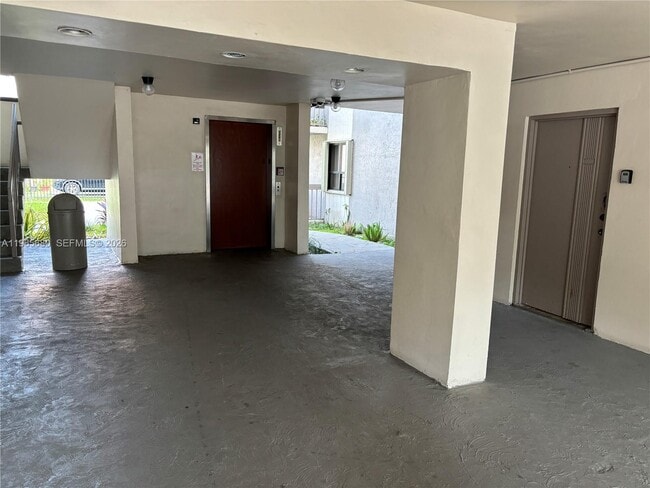 Building Photo - 1121 SW 122nd Ave