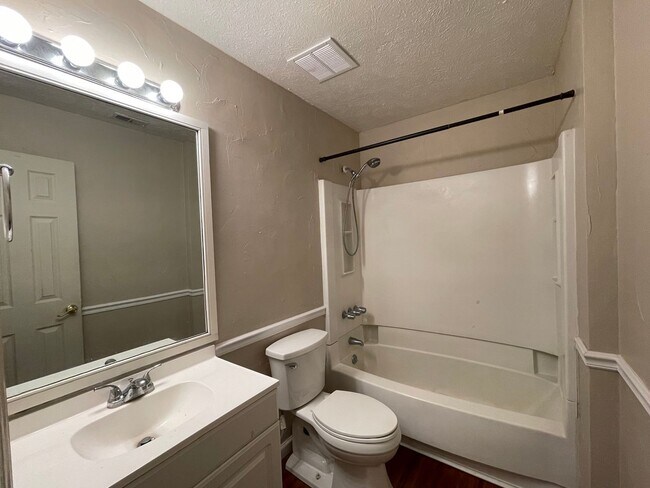 Building Photo - Home For Rent