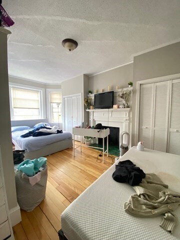 Building Photo - 10 Glenville Ave