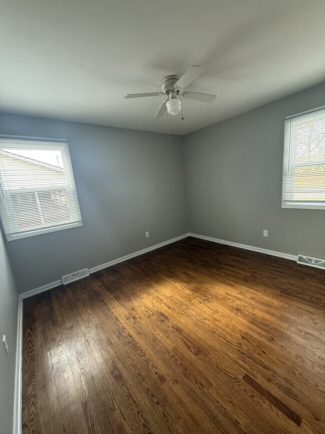 Building Photo - 732 E Culton St