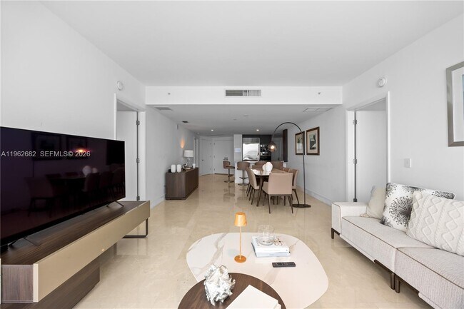 Building Photo - 17001 Collins Ave