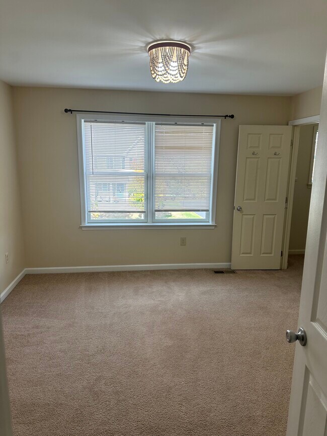 Building Photo - 30 Millbrook Court