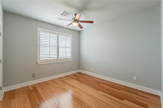 Building Photo - 13420 Lyndhurst St