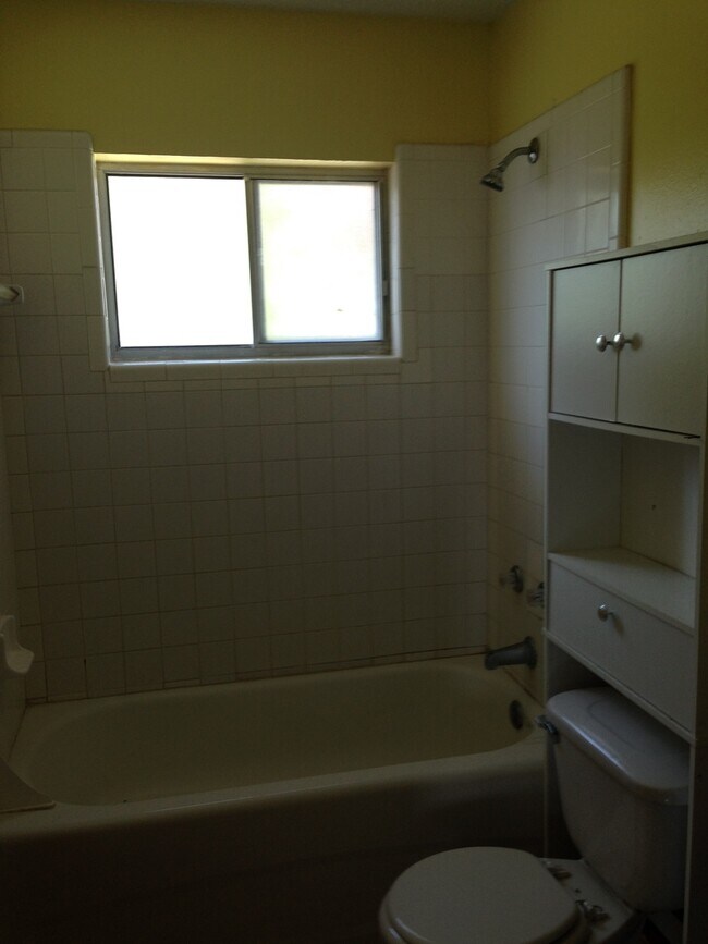 Building Photo - 394 Champlain Dr