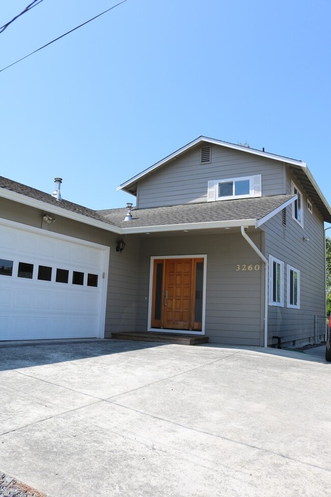 Building Photo - Gorgeous, spacious 3/2.5 with garage and office