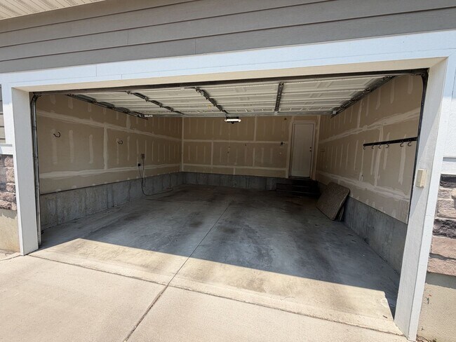 Building Photo - Spacious 6-Bedroom Home for Rent in Lehi