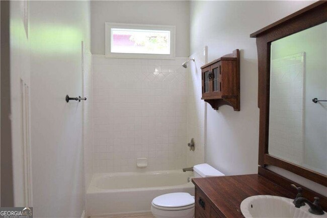 Building Photo - 242 Dodd Ave SW