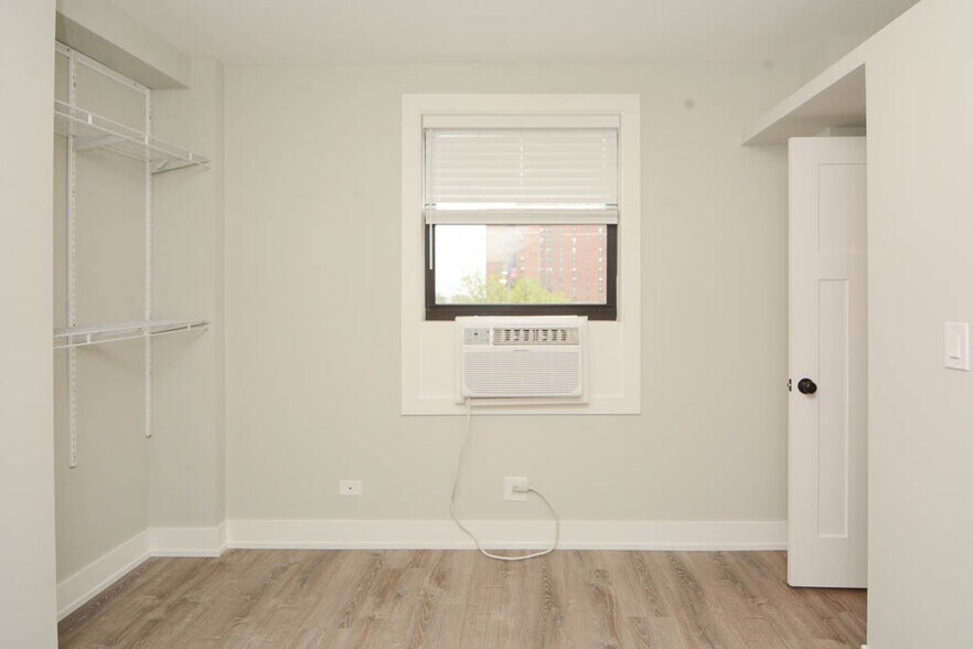 Building Photo - 508 W Belmont Ave