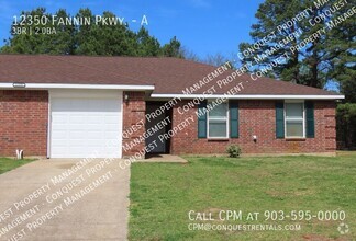 Building Photo - Pet Friendly 3 Bedroom,  2 Bath Duplex Win...