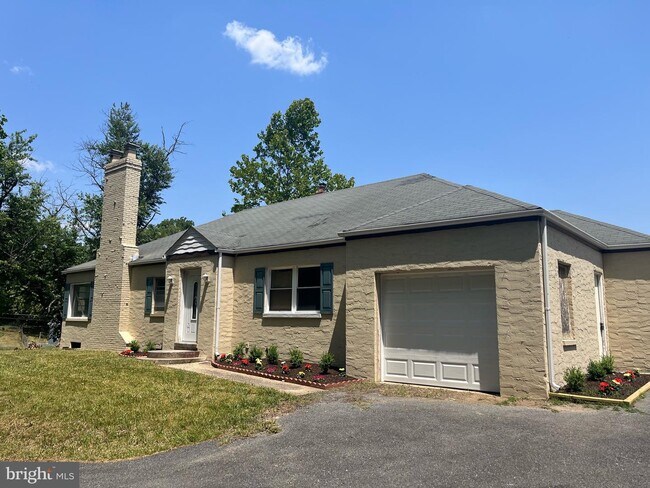 Building Photo - 5100 Suitland Rd