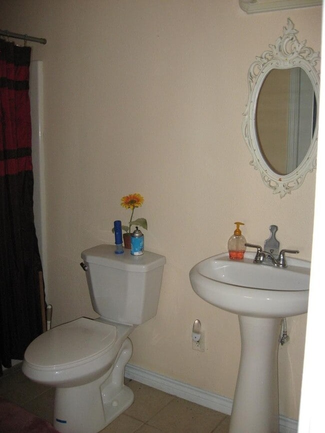 Building Photo - 2710 W Craig Pl