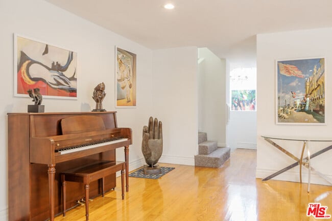 Building Photo - 110 N Barrington Ave